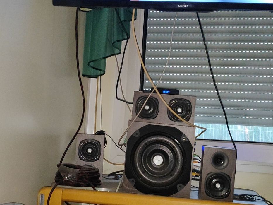 Продам Акустична система Trust Vigor 5.1 Surround Speaker System for pc Brown (21786) 2000 гри