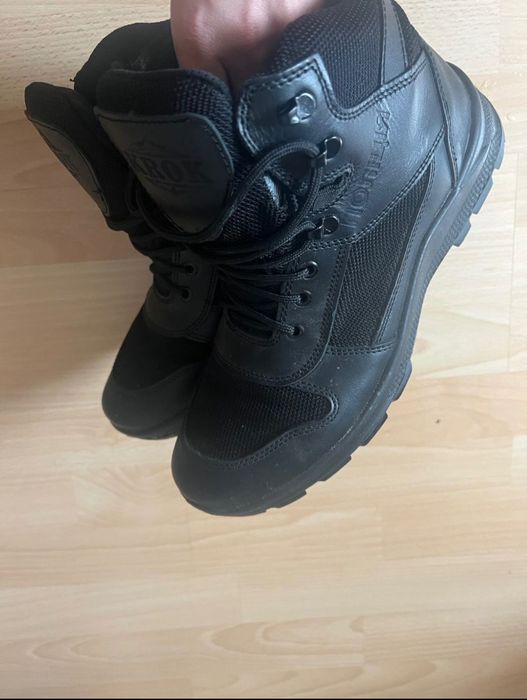 Продам чоботи 44