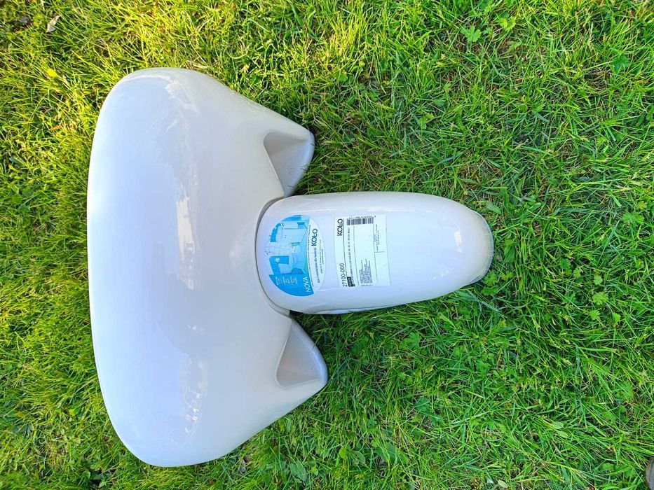 Umywalka z półpostumentem firmy Koło