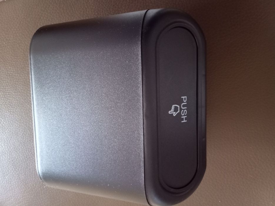 Recipiente de lixo para automóvel