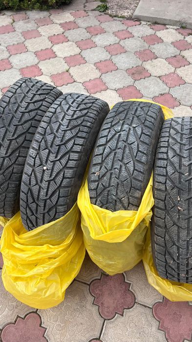 Автошини Winter TIGAR 215/16 R 17