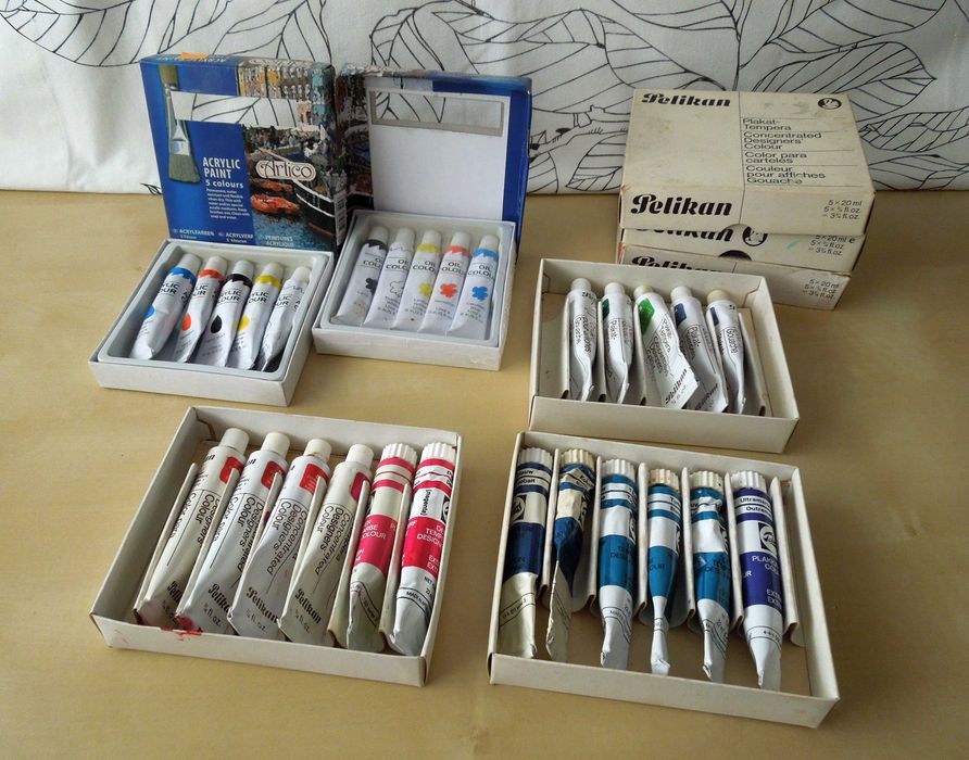 Lápis Cor Caran D'Ache, Bloco A3 Canson, Guaches, Carvão, Telas