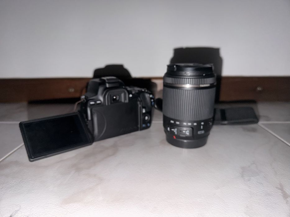 Canon EOS 250d com objetiva Tamron 18-200 f/3.5-6.3 Di II VC