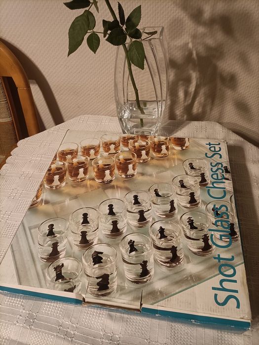 Imprezowe szachy na kieliszki 32 sztuki