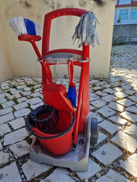 Vende-se brinquedo conjunto de limpeza Vileda