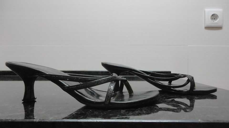 Sandálias de senhora pretas Segue...