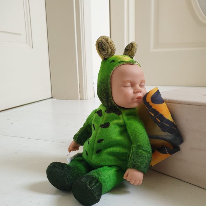 Anne Geddes laleczka niemowlę zielony motylek