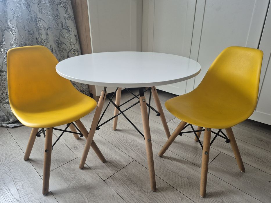 Stolik z krzesełkami