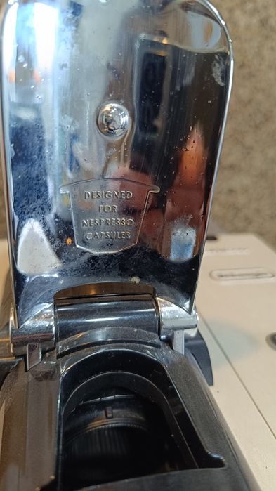 Máquina Nespresso Latissima Delonghi