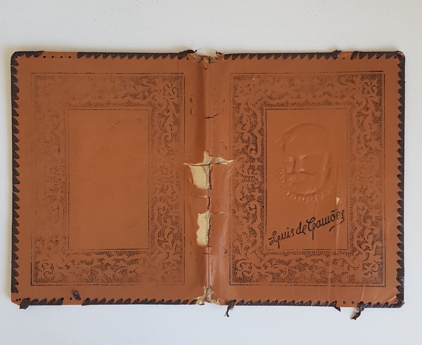 Capa reliquia Luis de Camoes