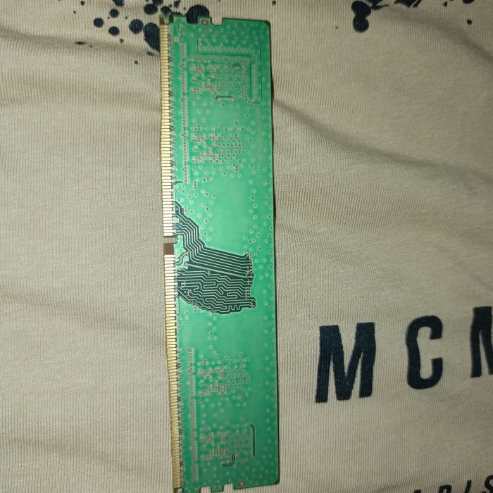 Оперативна пам'ять Samsung DDR4 4GB 2400MHz UDIMM 1Rx16 PC4-2400T