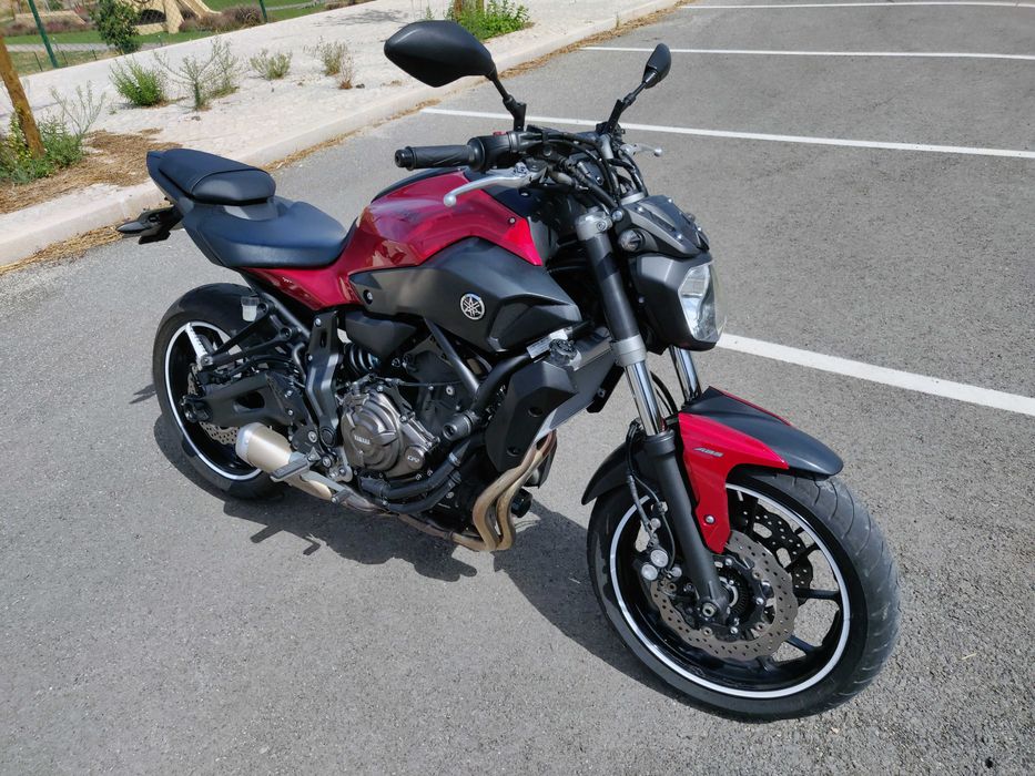 MT07 55kw/75cv ABS, vermelho/cherry red