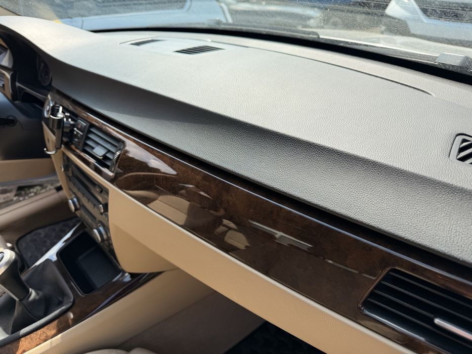 Bmw E90 E91 E92 E93 deska rozdzielcza czarno beżowa czarna konsola