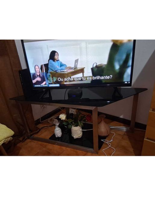 Mesa de apoio TV