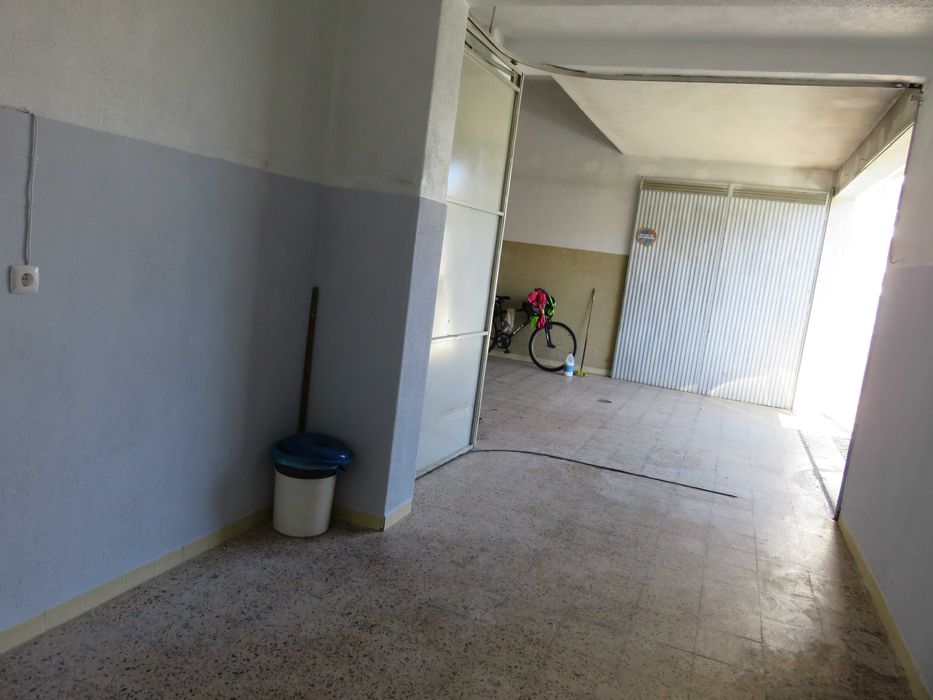 Garagem Box na Amora/Seixal junto à junta de freguesia de Amora