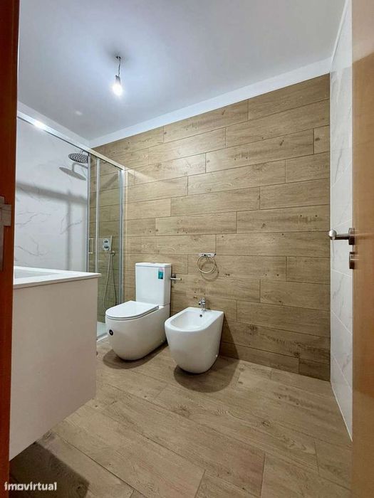 Arrenda-se apartamento T1+1 totalmente remodelado (a estrear)