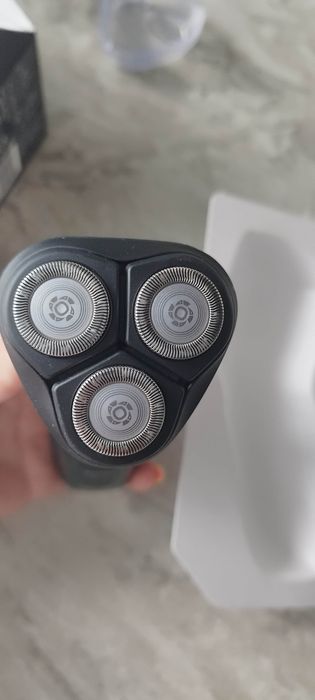 Продам бритву Philips