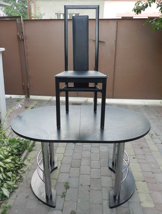 Вживана мебель .В кухню та вітальню.