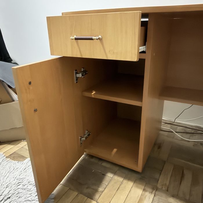 Кутовий письмовий стіл з навісною шафою