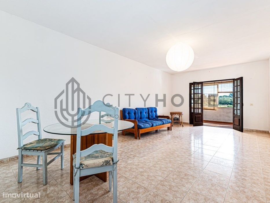 Moradia T2 +1 com garagem e espaço exterior