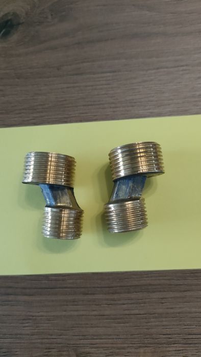 Dwie krzywki do baterii