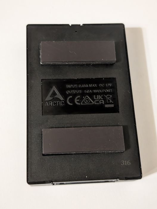 Контролер вентиляторів ARCTIC Case Fan Hub