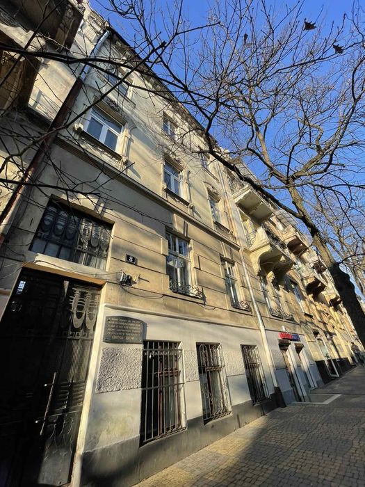 Продаж квартири в австрійському будинку франківський р-н