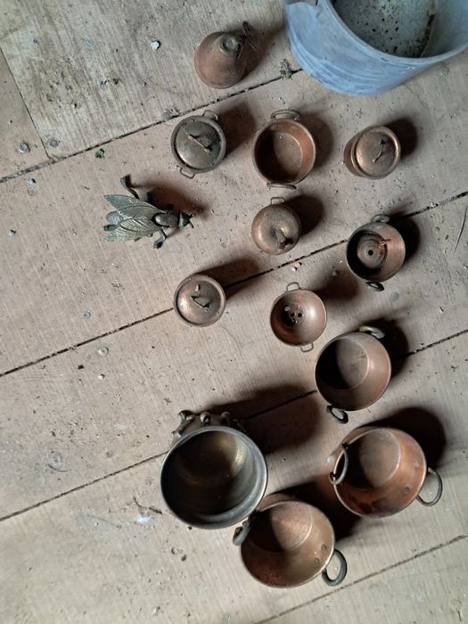 Peças em cobre pequenas.