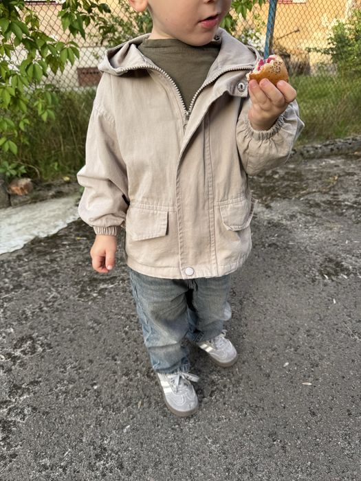 Стильна куртка осінь/весна, кеди