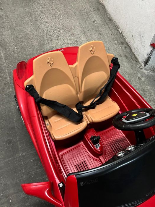 Carro elétrico dois lugares Ferrari para criança