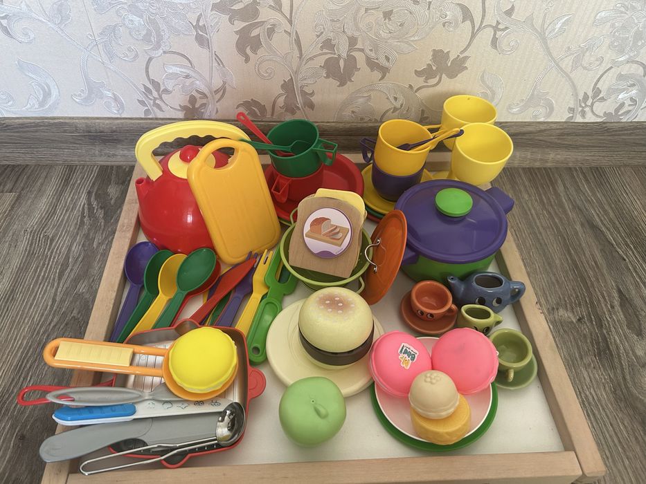 Іграшковий посуд, кухонне приладдя дитяче