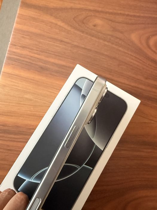 iPhone 16 Pro Max 256Gb - Branco