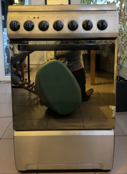 Плита електрична Electrolux окремостояча