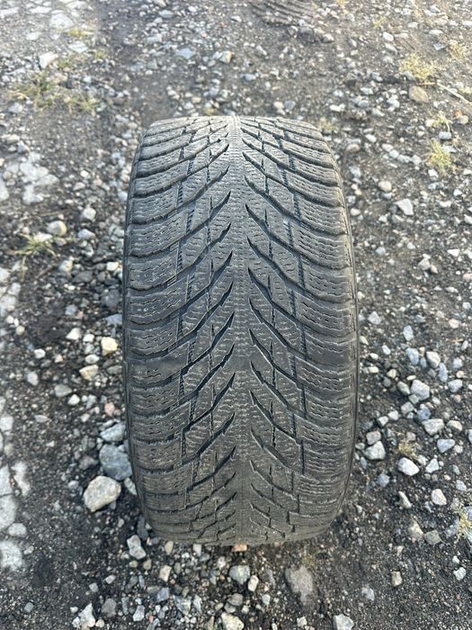 Резина Nokian 235 40 18 зима