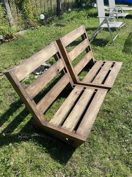Sprzedam dwa fotele ogrodowe z drzewa sosnowego