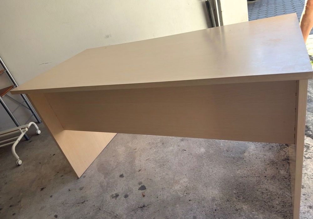 Secretária de Escritório/Estudo 138x68 cm – Bom Estado – 70€