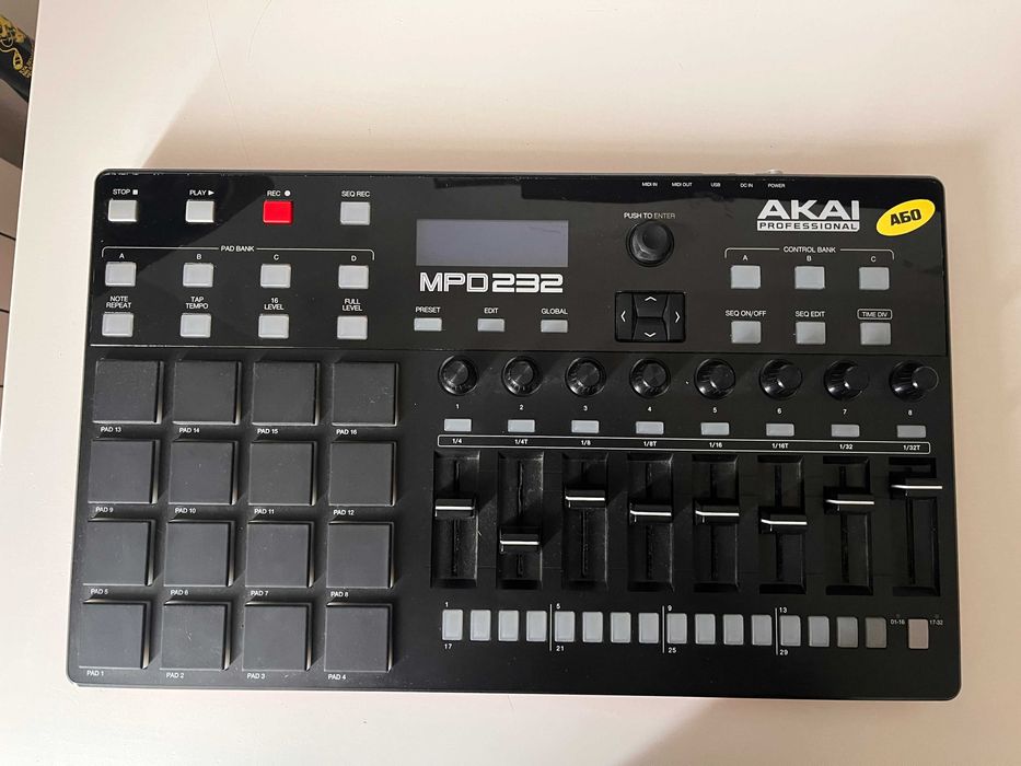 Akai MPD 232 -  MIDI/USB Controller