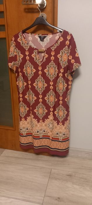 Sukienka wzorzysta rozm. L – elegancka, lekka, bordowa