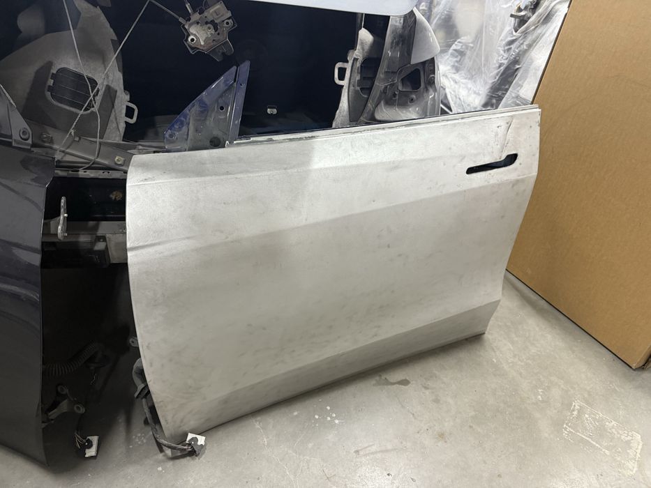 Tesla Y дверь водителя .150546012А.передняя левая дверь