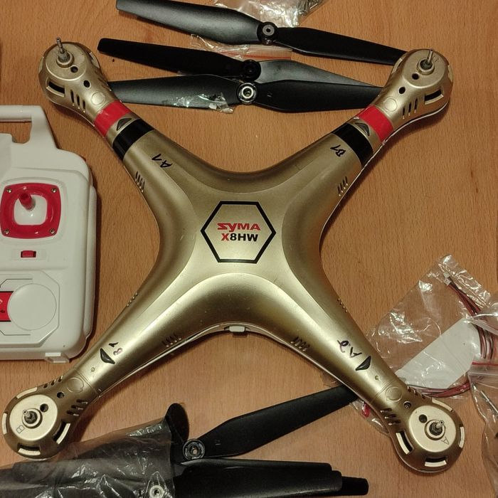 Drone quad Syma X8HW com comando e extras