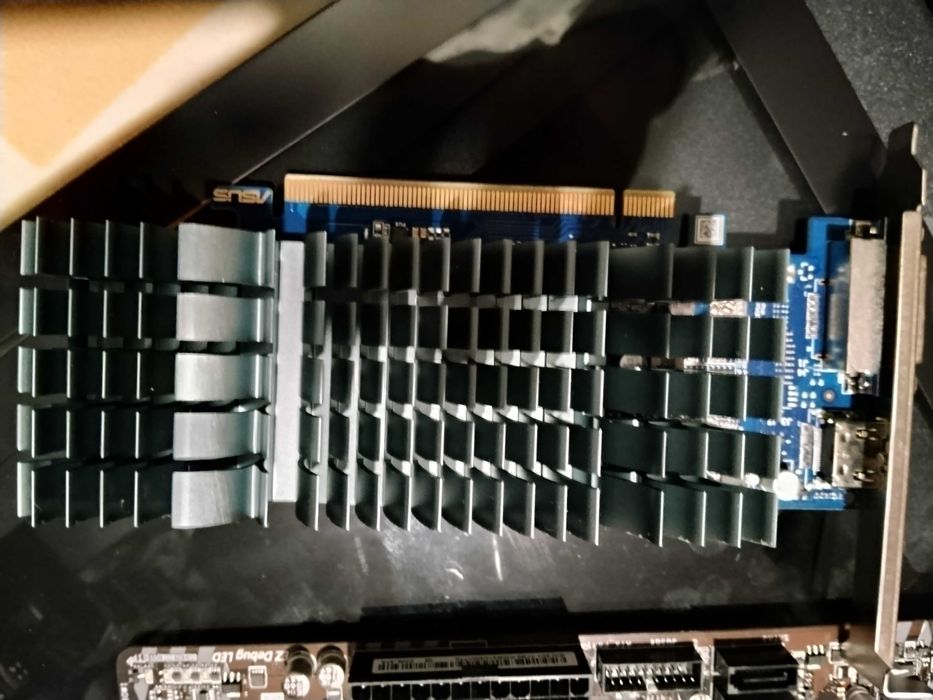 Placa gráfica GT 1030 2 GB
