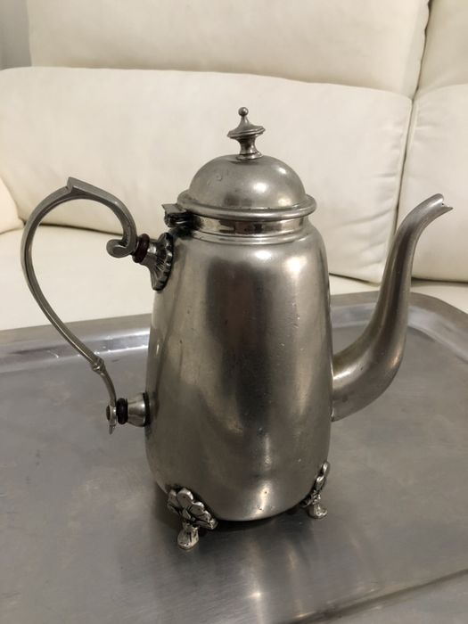 Bule Vintage em casquinha e tabuleiro em inox