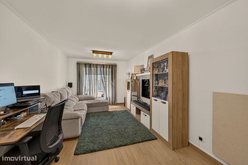 Apartamento T3 com parqueamento privativo (Monte da Caparica)