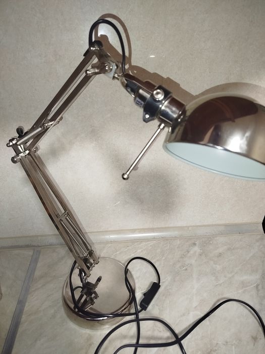 Настільна лампа біла з нержавейки