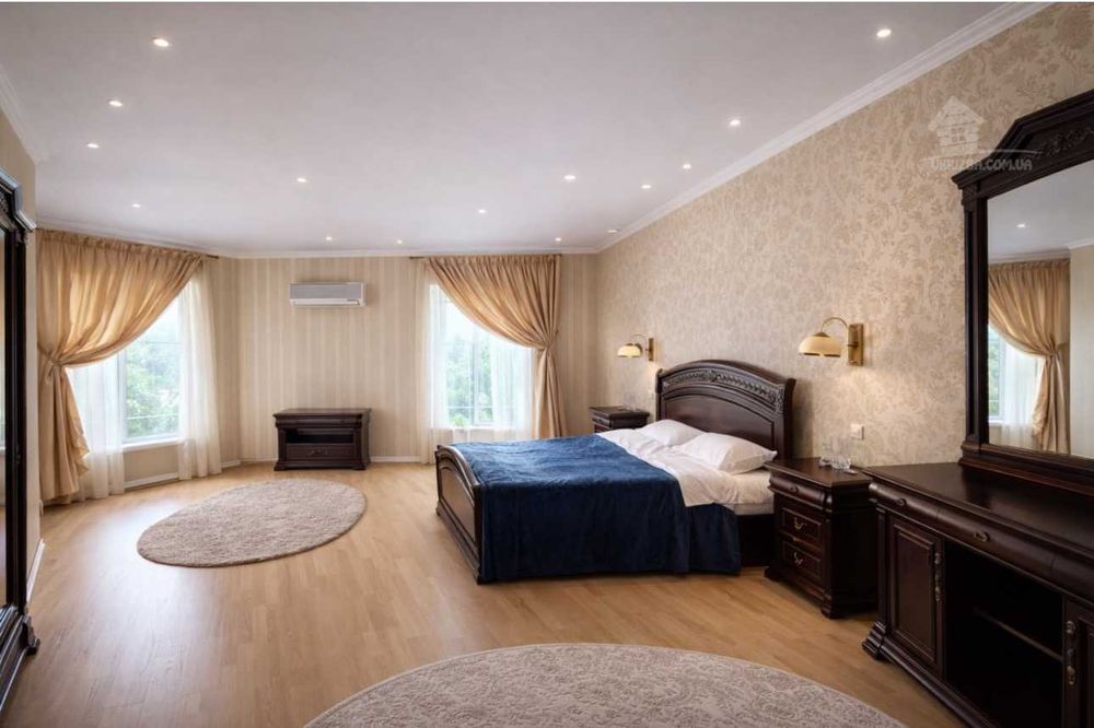 Дом 800 кв. VIP-уровня.Бассейн с подогревом, сауна, бильярд,генератор.