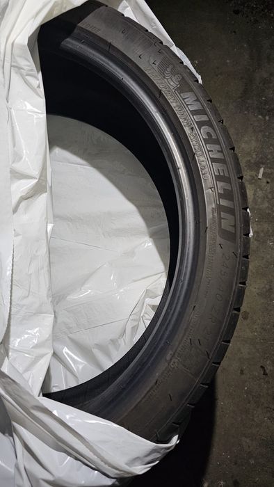 Sprzedam opony letnie 245/40r21