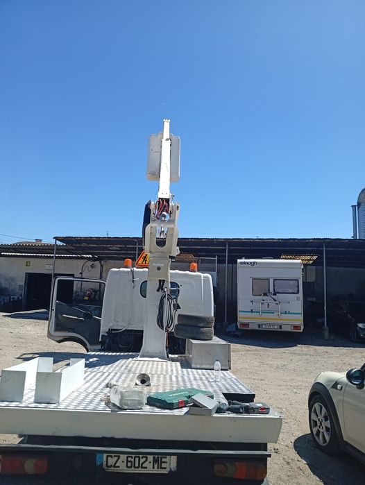 Nissan cabstar Naquel de grua elevatória