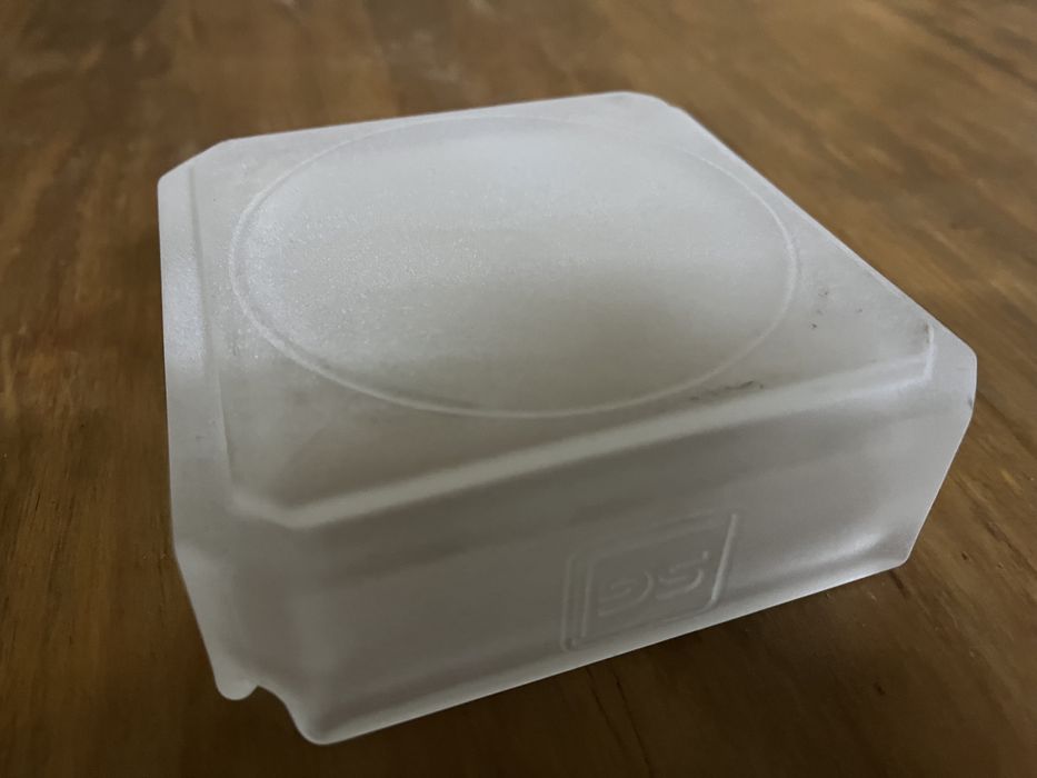 Cinzeiro em vidro fosco SG 12cm x 12cm x 4cm altura