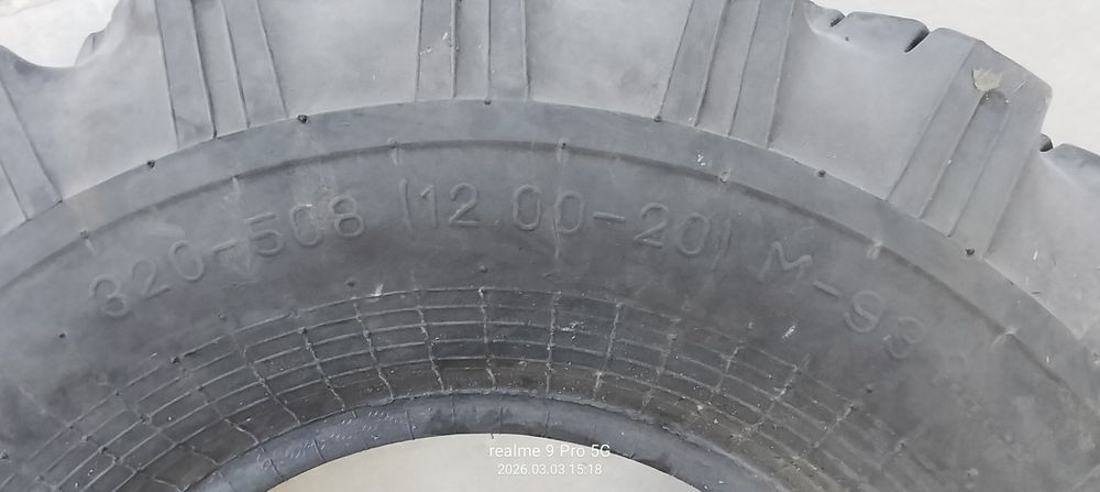 Opony do ładowarki przyczepy