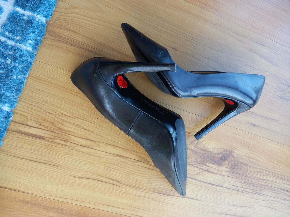 Sapatos clássicos salto alto novos. Comprados na Zara